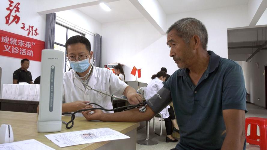 中医义诊进基层，健康服务暖人心——300余名群众受益