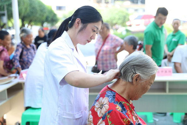荣昌区中医院:把优质中医药服务送到群众"家门口"